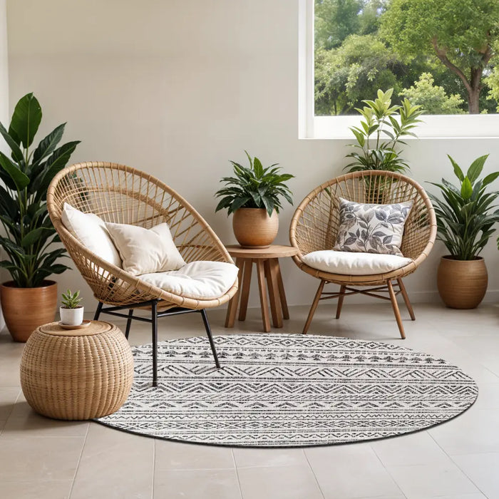 TITI In- & Outdoor Geometric Black Rug