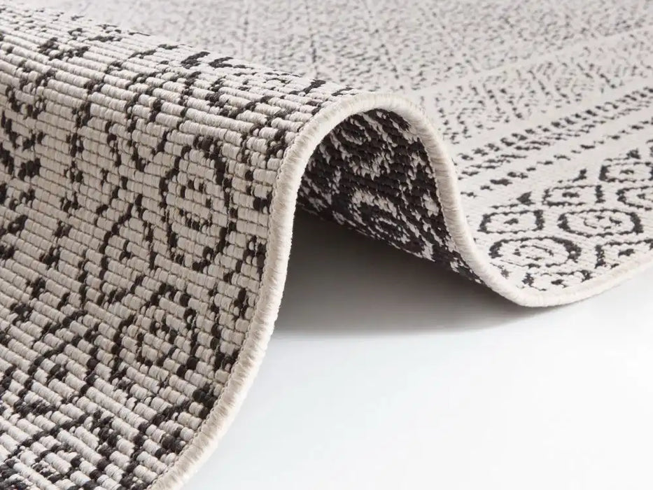 Lucy Lauren 2 pops double sided indoor outdoor 104253 black Black, Ivory Living Room Flat Weave Rug.