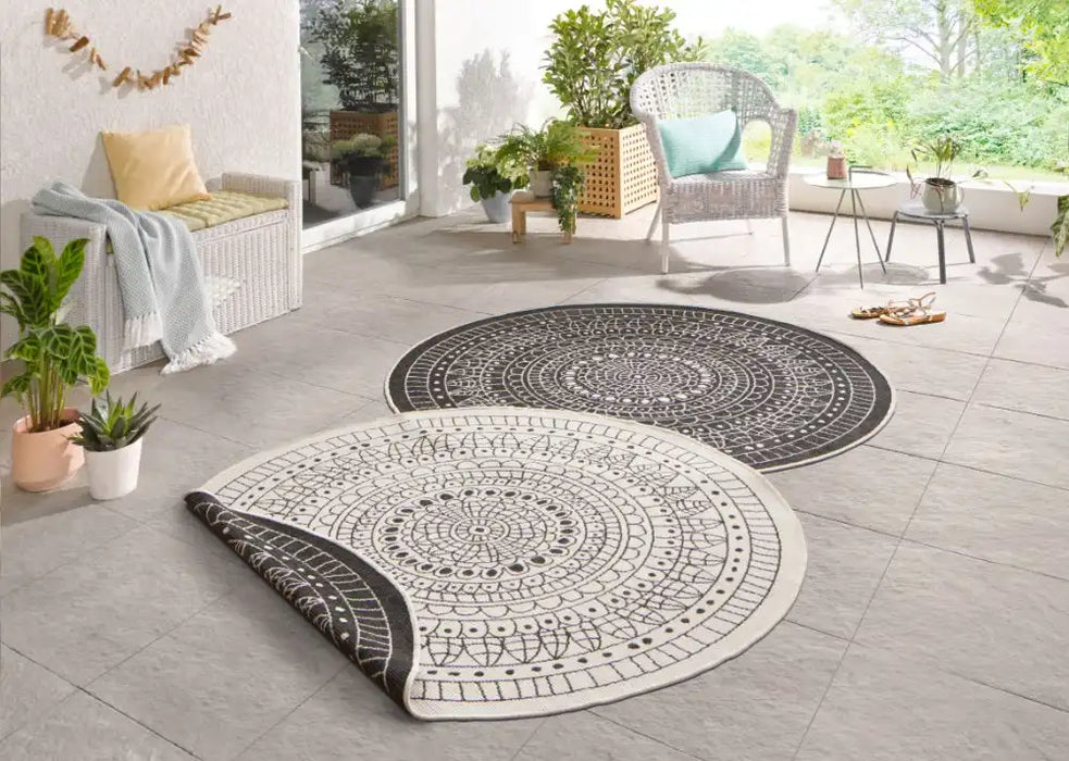 NorthRugs twin reversible circles indoor outdoor 13101 black cream Black, Cream Living Room  Rug.